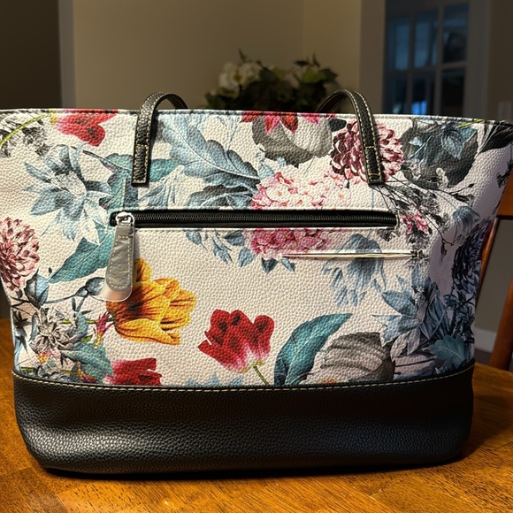 NWOT leather tote/shoulder bag. - Picture 3 of 11